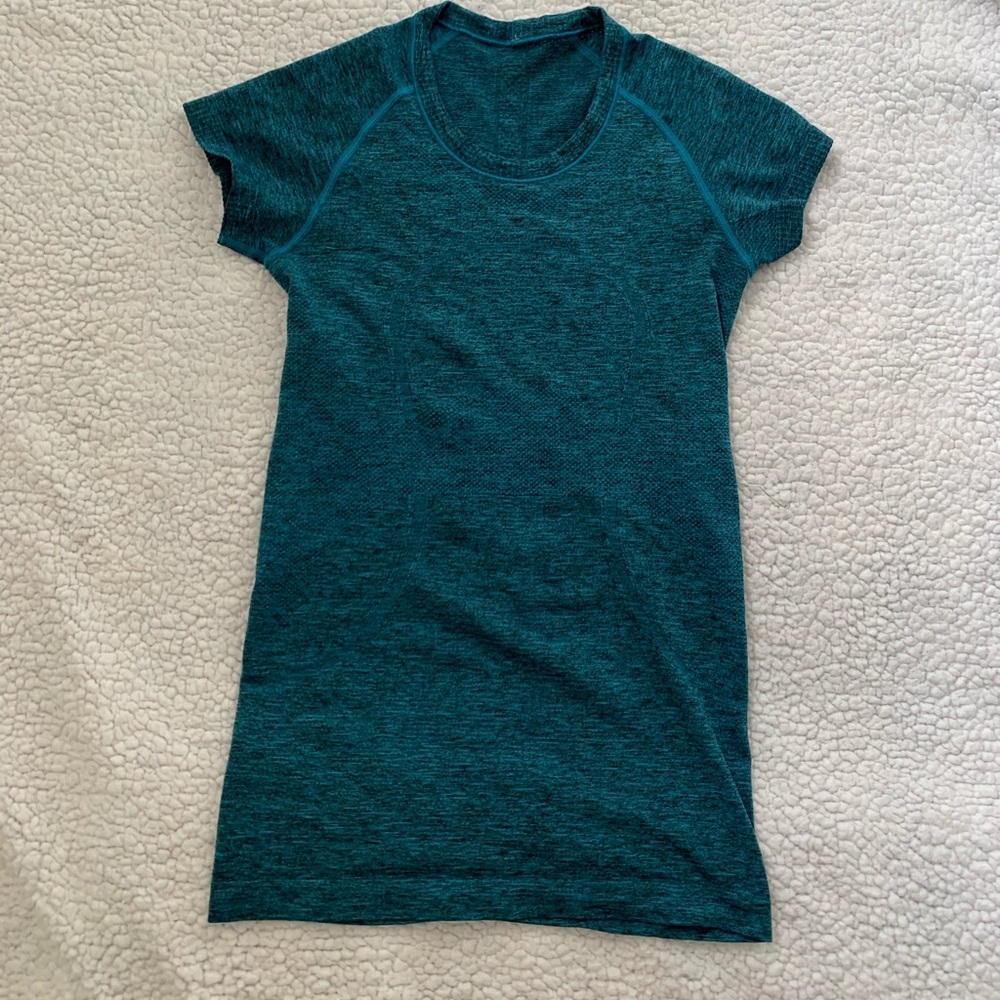Lululemon blue T-shirt